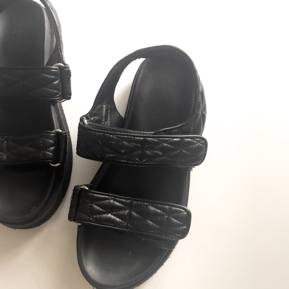 Universal Thread Quilted Platform Dad Sandals Black Size 5 - Picture 3 of 7